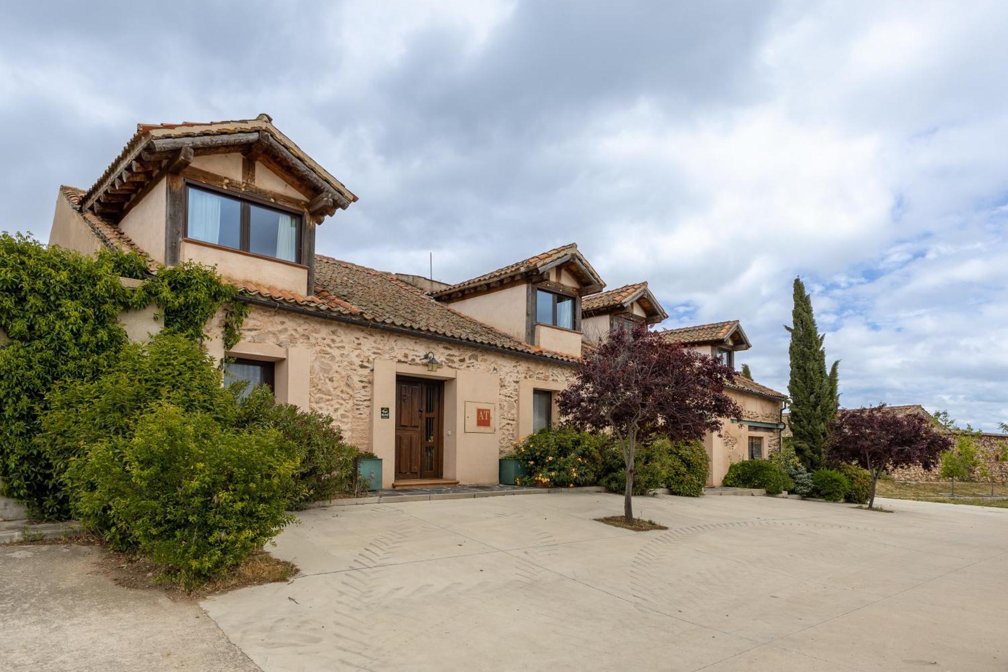 La Casona Y Casitas De Tabladillo Villa Santa Maria la Real de Nieva Bagian luar foto